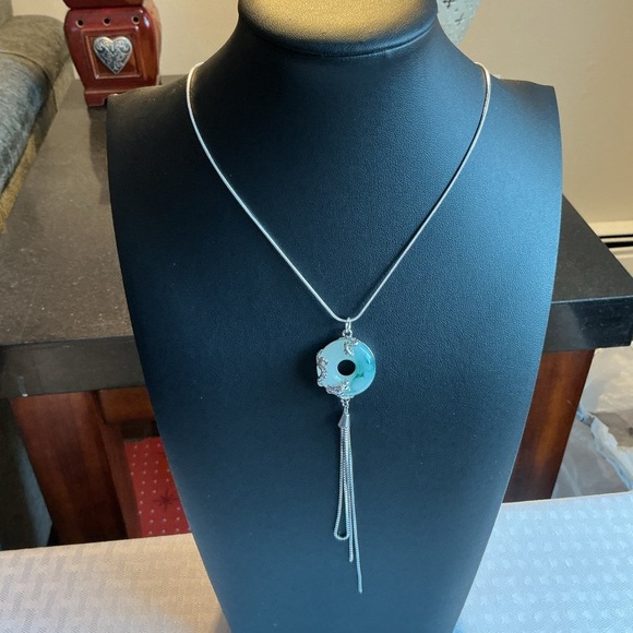 Green Stone Pendant Necklace Jewelry - Green Jade or Aventurine Silver Tone Pendant Necklace